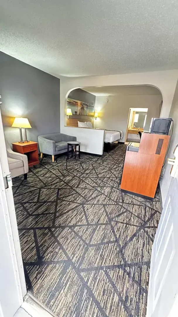 Dreamland Inn and Suites