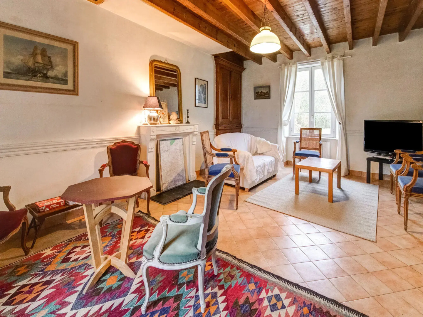 Pretty Holiday Home in Golleville with Private Garden