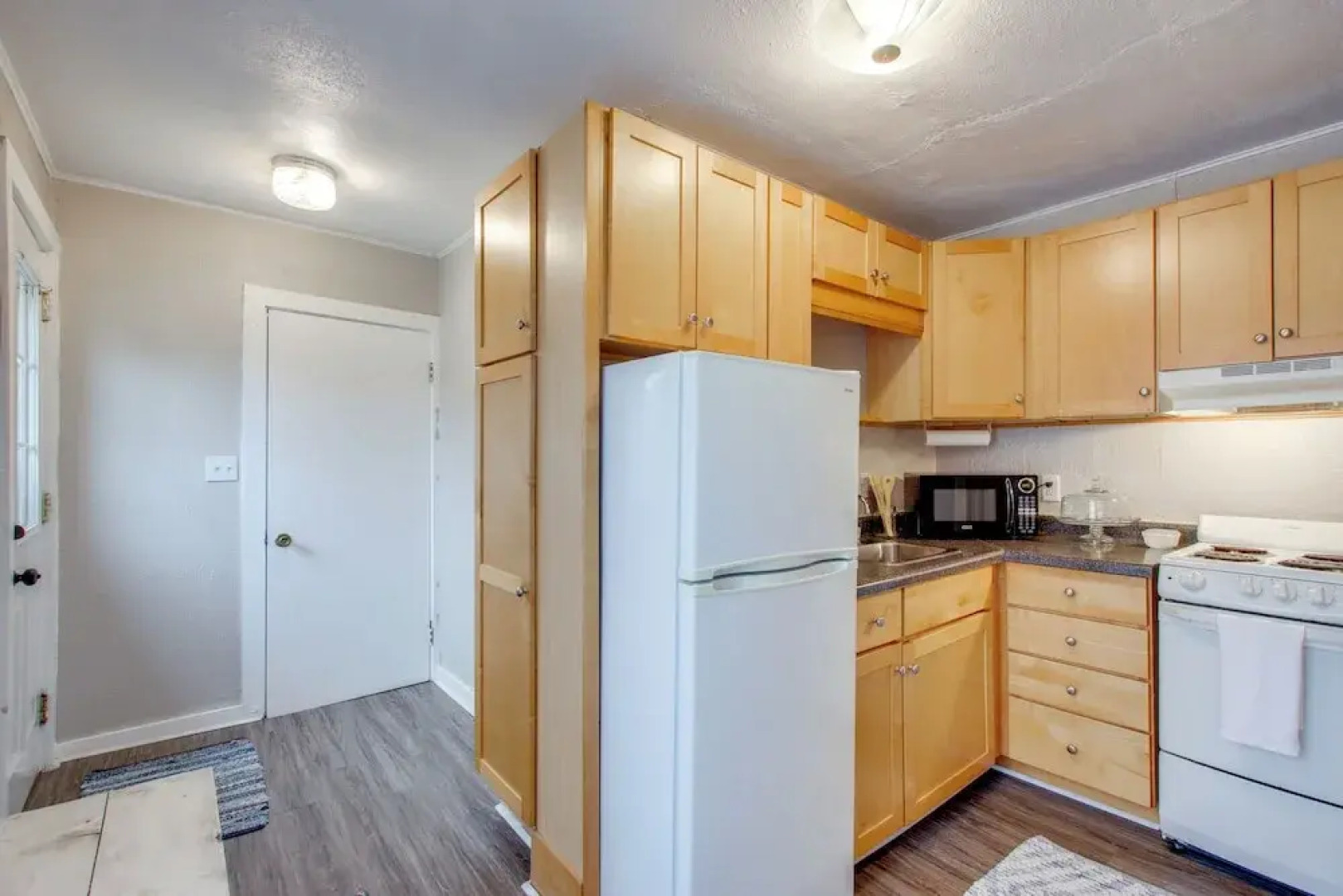 Home Near Kinnick, UI Health & Amish Country