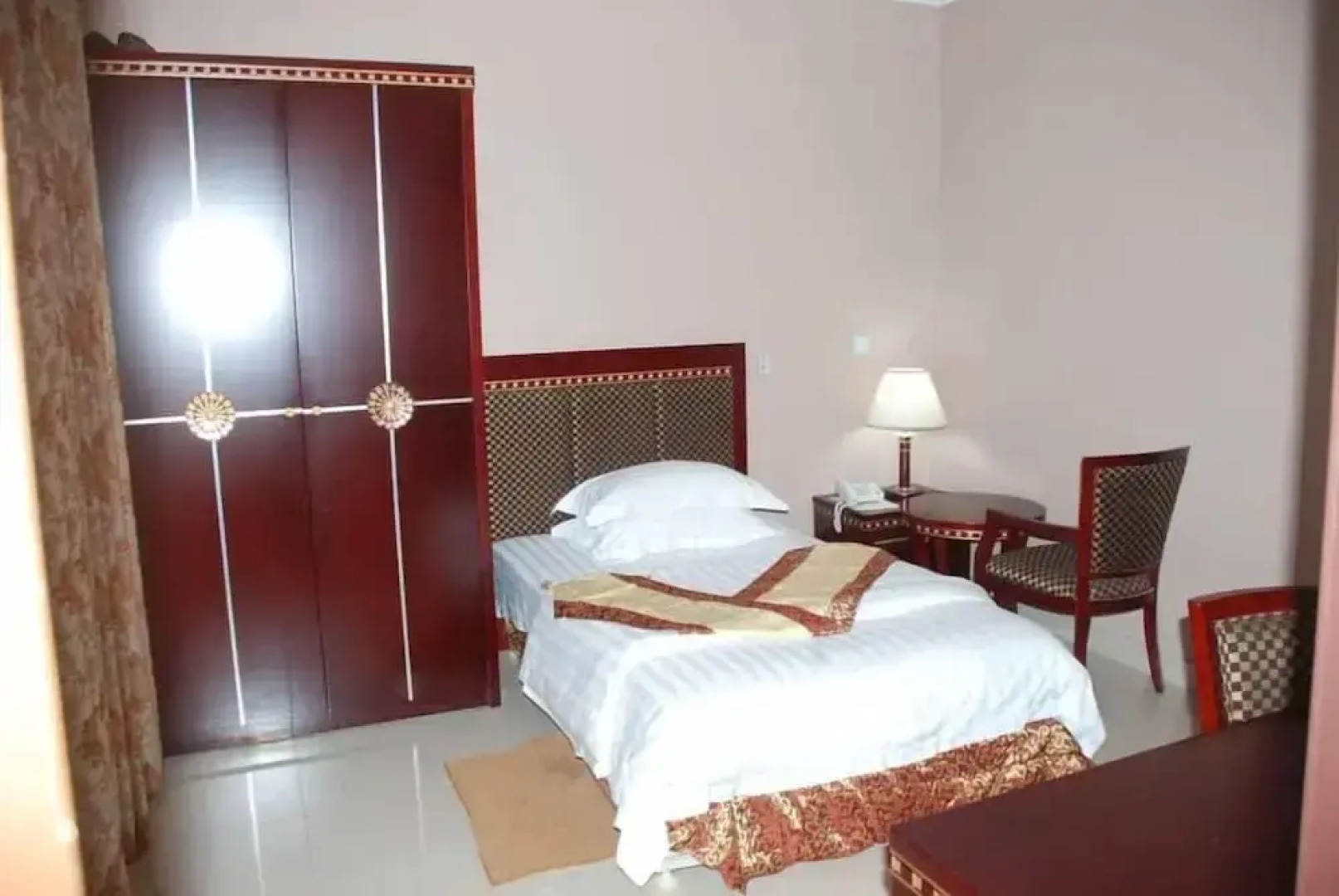 Obaa'S Golden Plaza Hotel