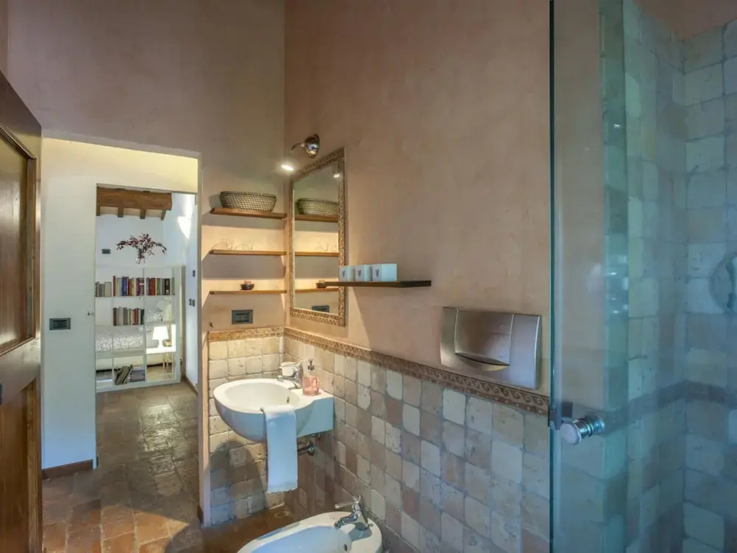 Marche Villa Close Culture