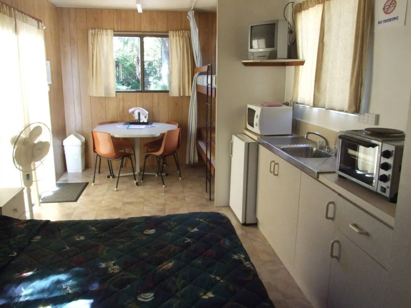 Batemans Bay Holiday Park - Hostel