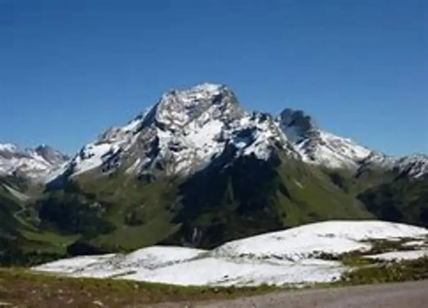 Spacious Apartment With Terrace for 8 Guests