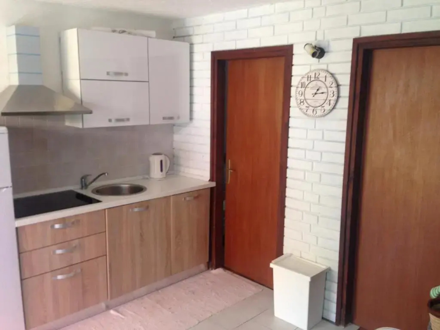 Lili Apartments, Sv Dunata 18