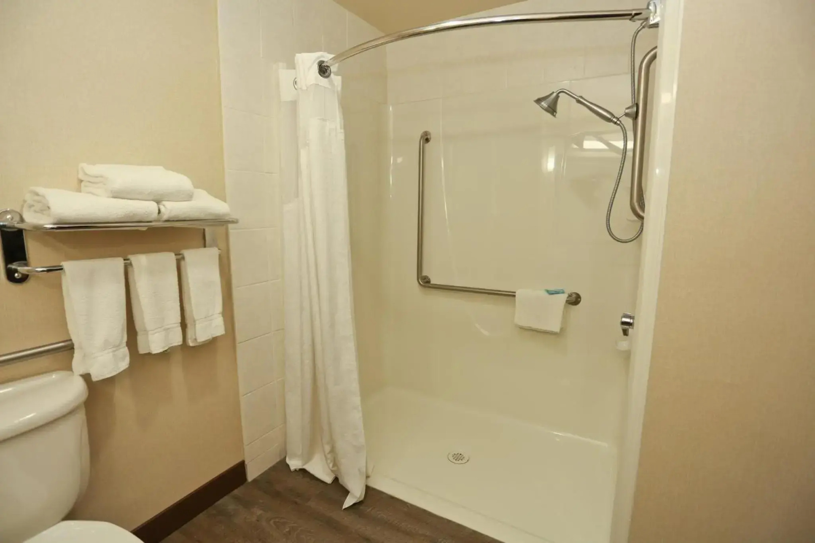 Holiday Inn Express & Suites - Vernon by IHG