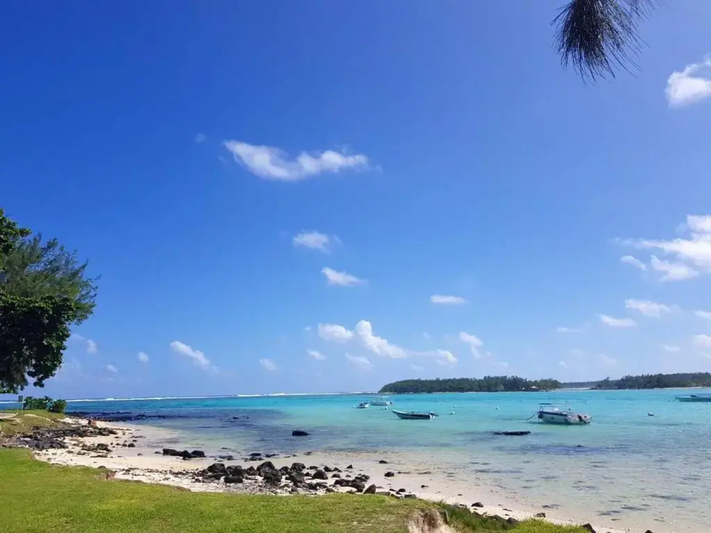 4 bedrooms villa at Blue Bay 550 m away from the beach with private pool enclosed garden and wifi