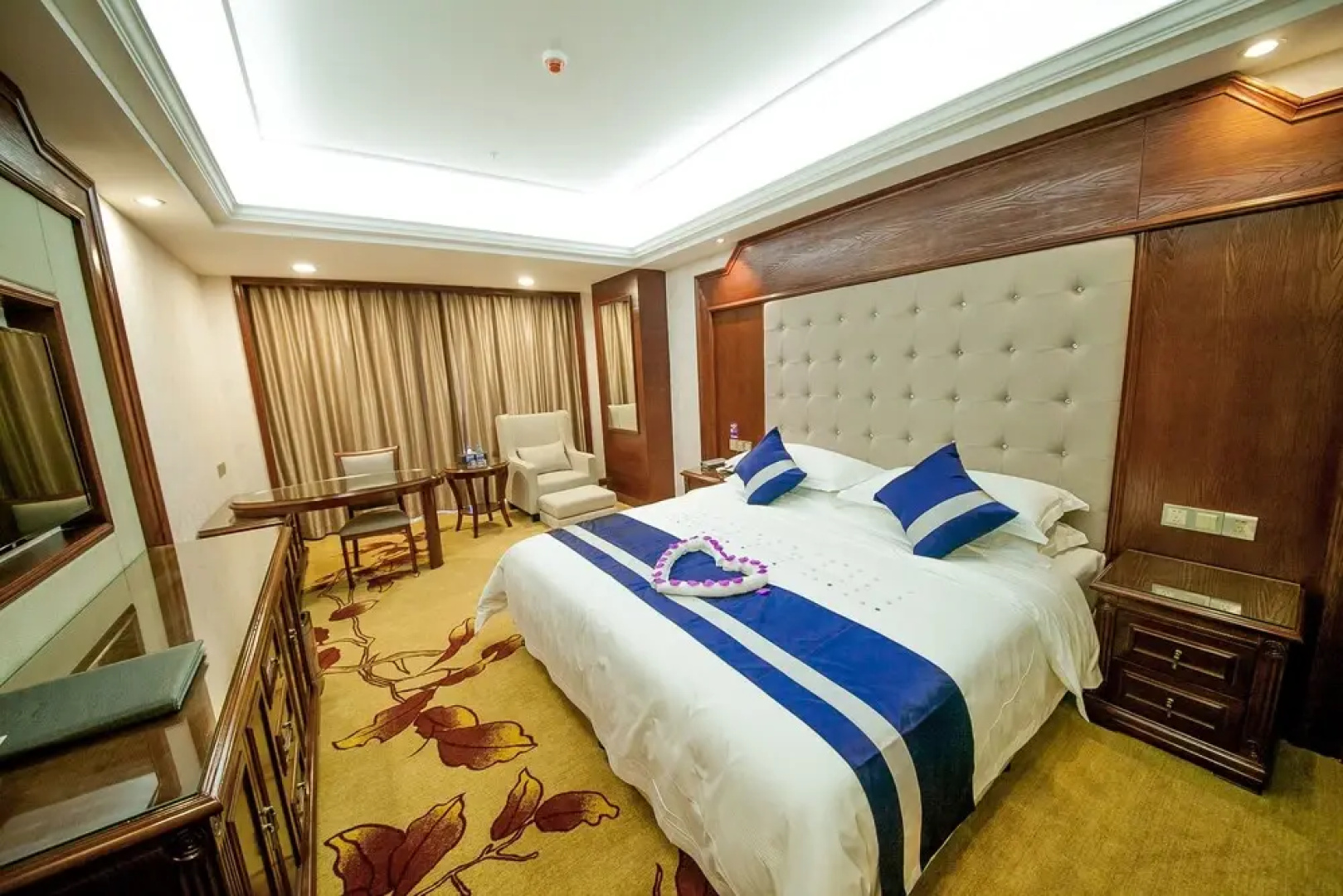 Yongzhou Xiaoxiang Binghu Hotel