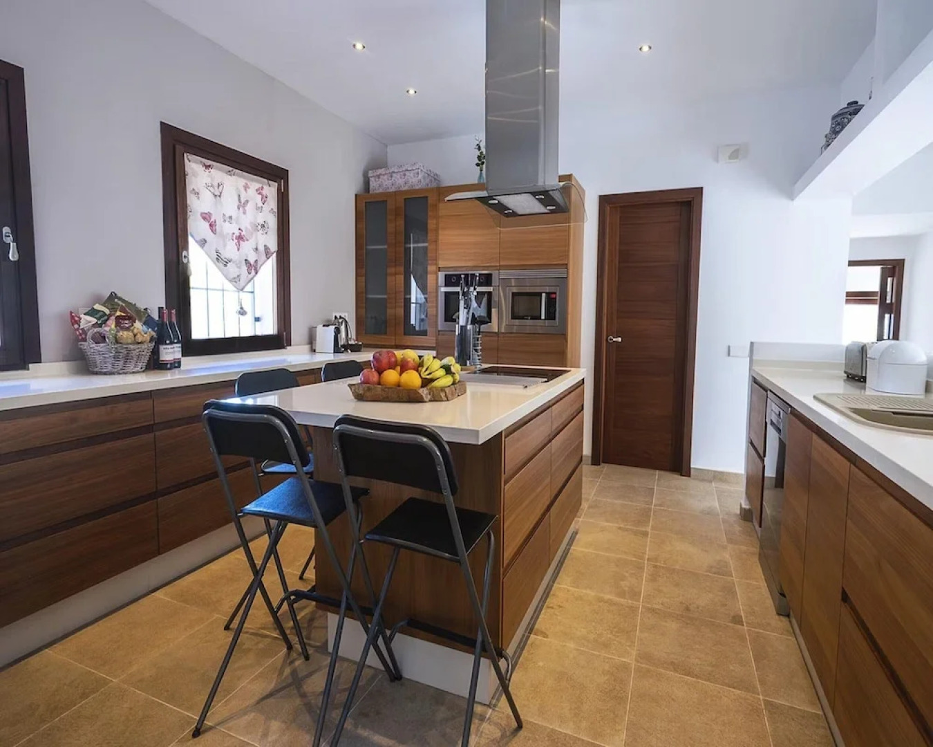 Spacious Villa With Games Area