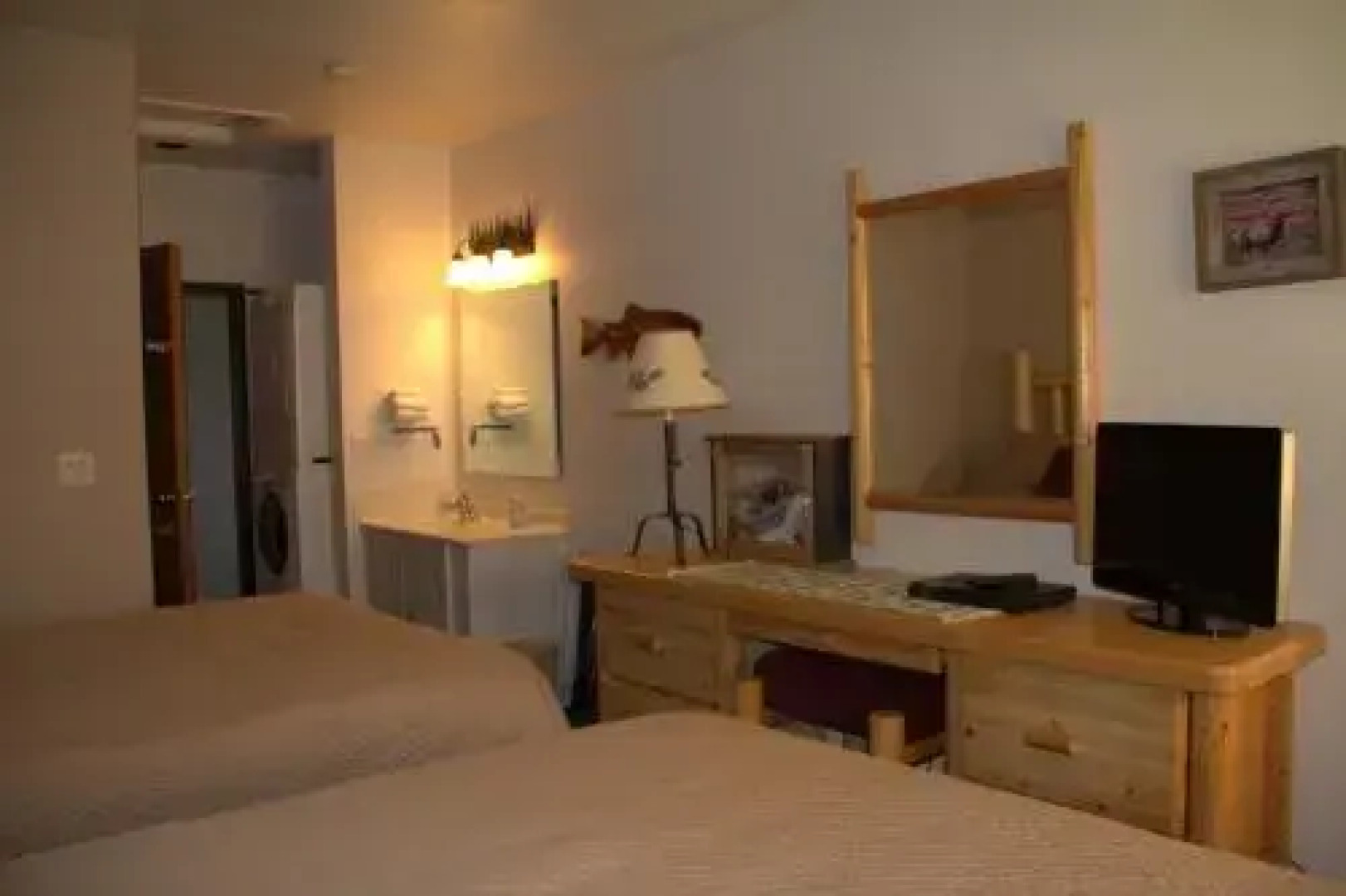 Yellowstone Park Riverfront Cabins