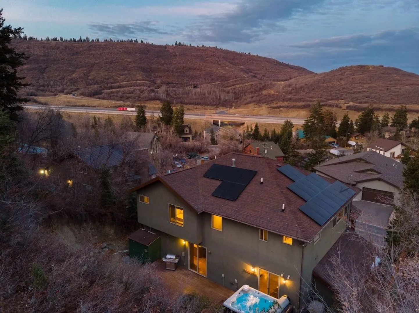 Parley by AvantStay Gorgeous Rustic Cabin w Mtn Views & Hot Tub