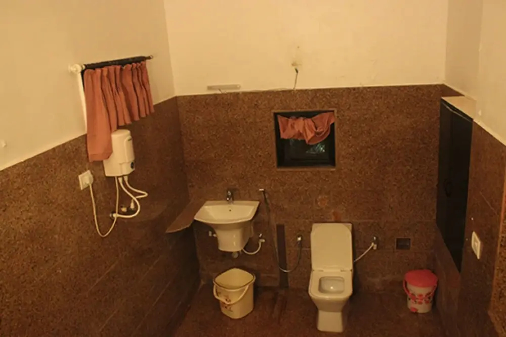 LSQ Luxuria (Nagaon)