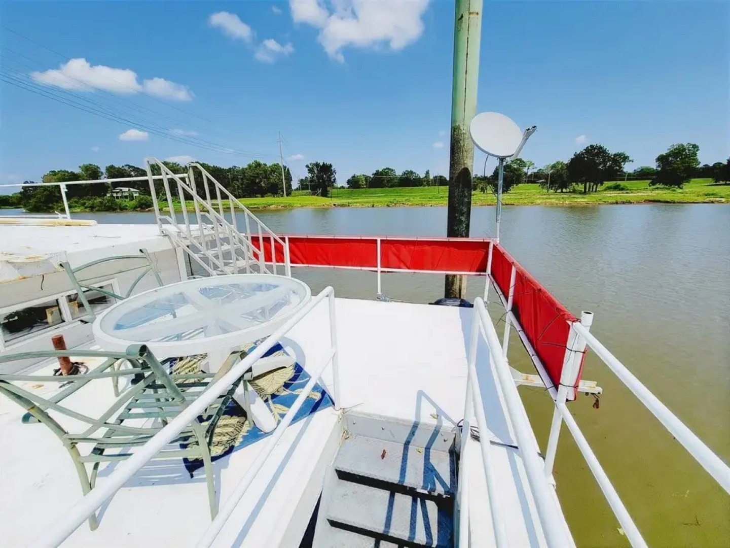 2 Story Houseboat Seeking a Captain Fishpets Ok