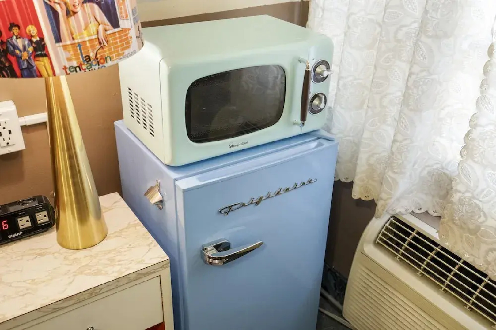 The New Star Motel with Studio-Kitchens: 1950s Extended-Stay Lodging and Retreat Center