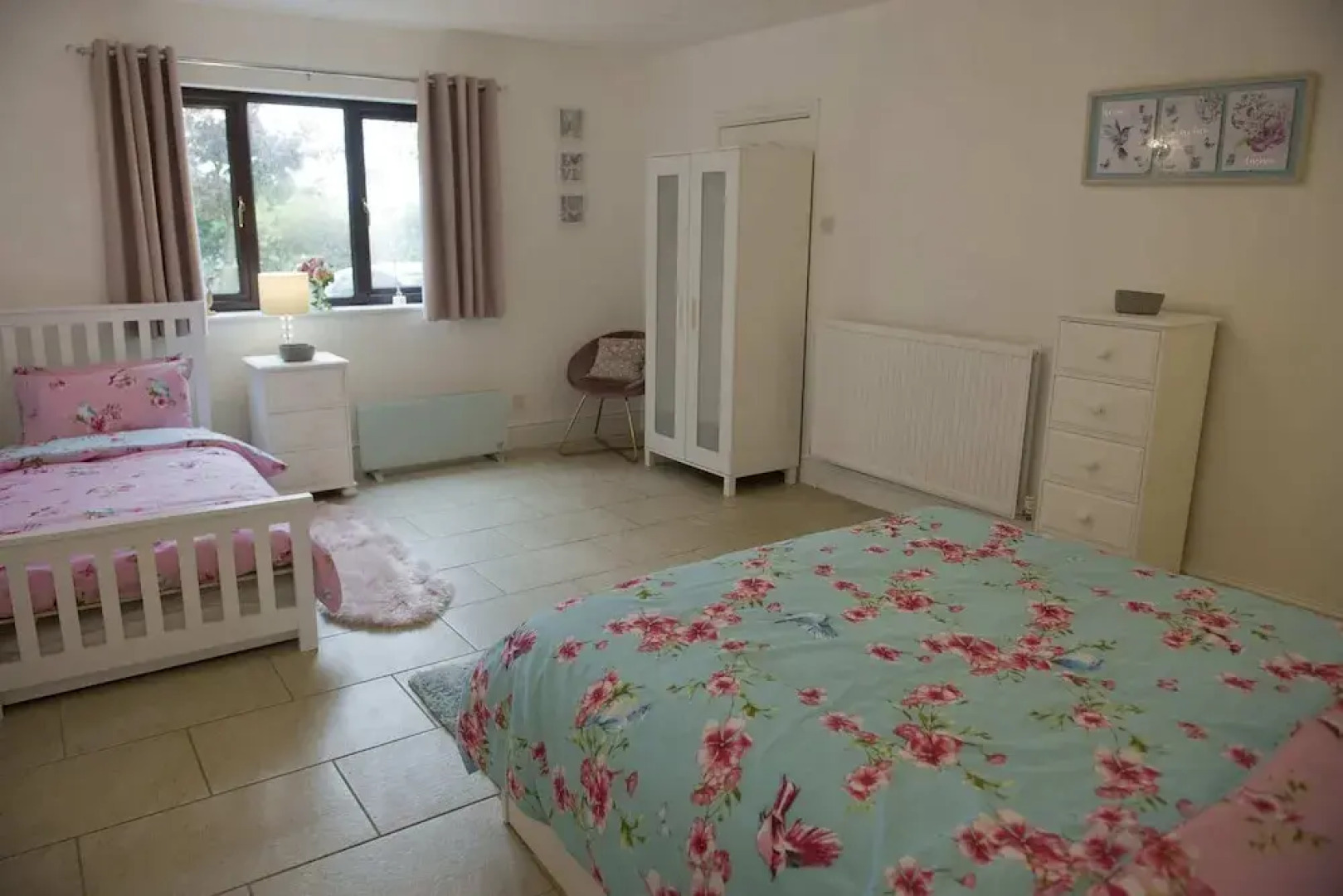 Lovely Mountain View Apartment - Short Drive to Beaches