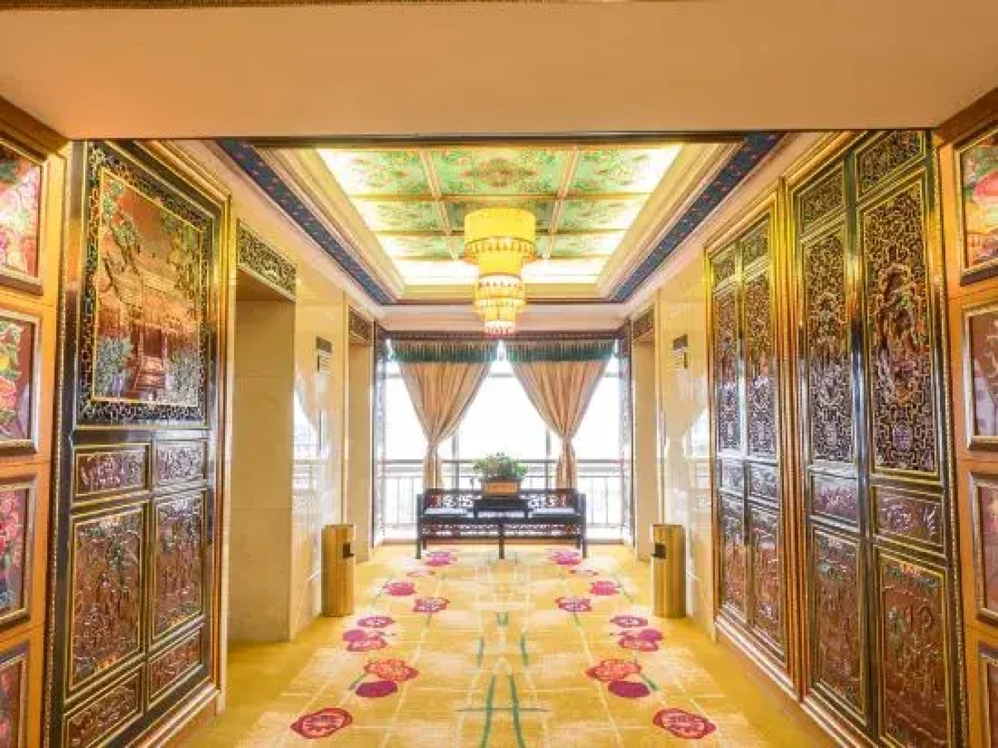Chuxiong WeishengXiongbao Hotel