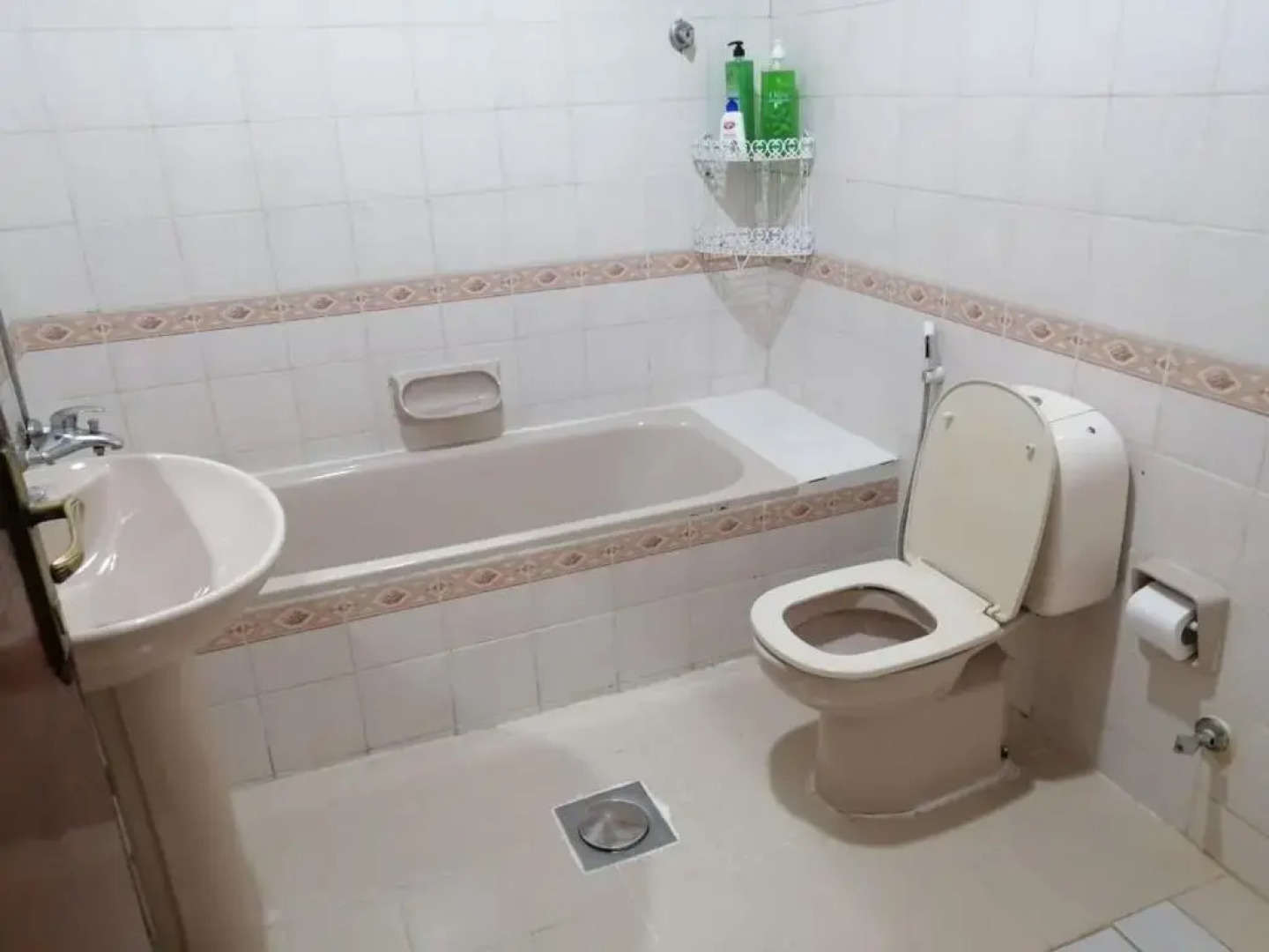 Villa room 5 mins walk to al ain mall