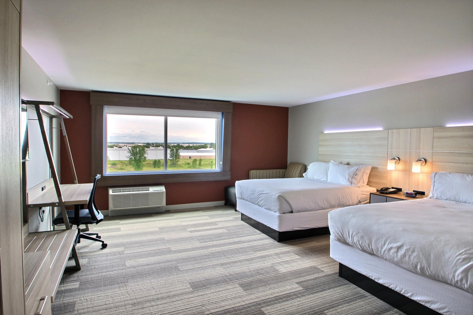 Holiday Inn Express & Suites Fond Du Lac by IHG