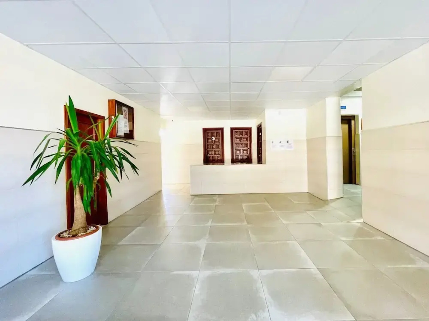 Mountain-view Apartment by Sea