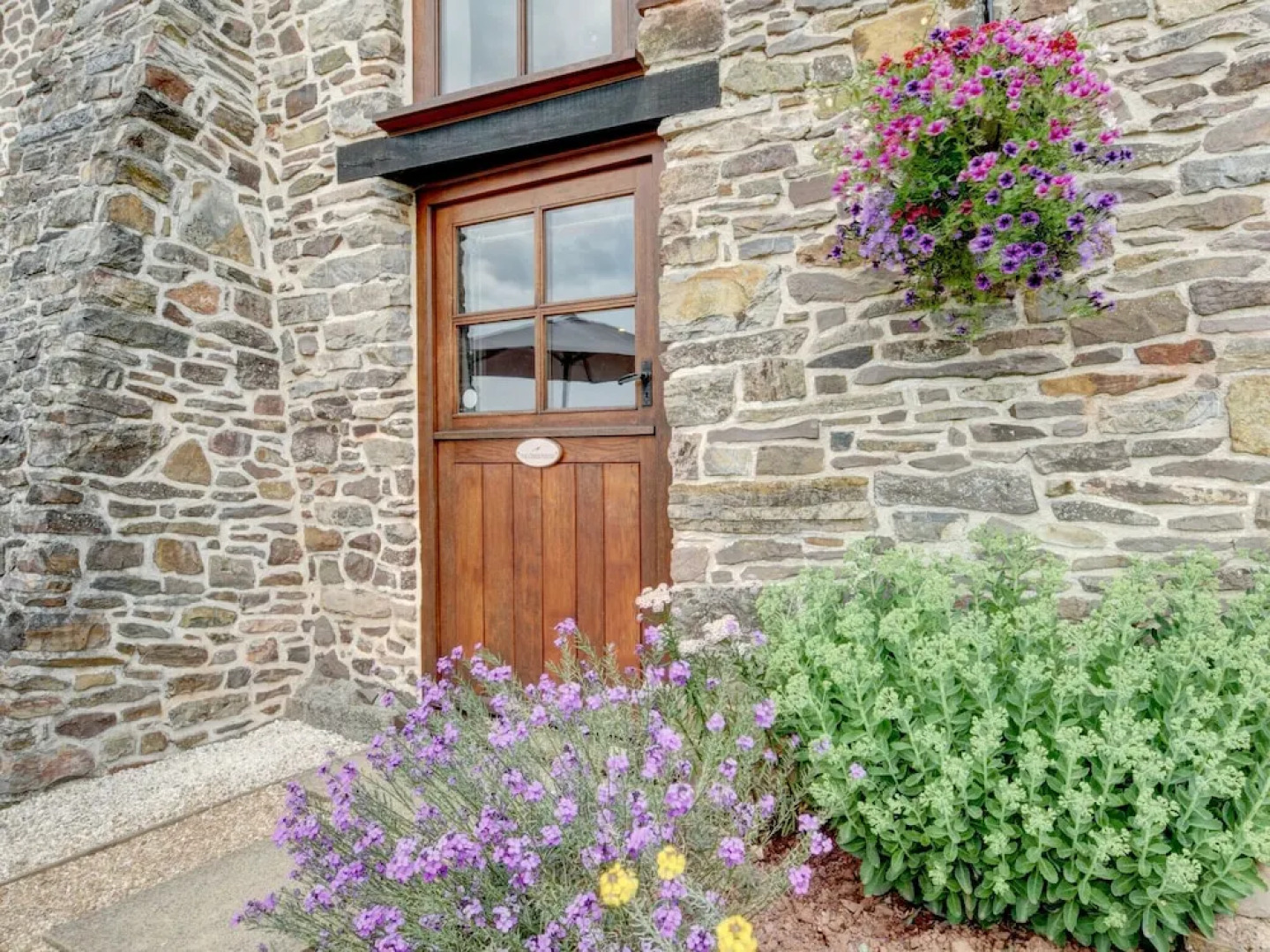 Lovely Apartment in Converted, Stone Barn Located in Tiverton