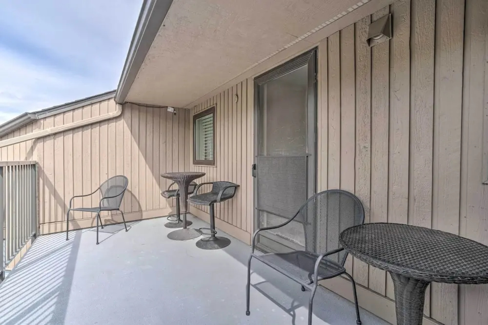 Beautiful Condo w/ Balcony on Lake Chelan!