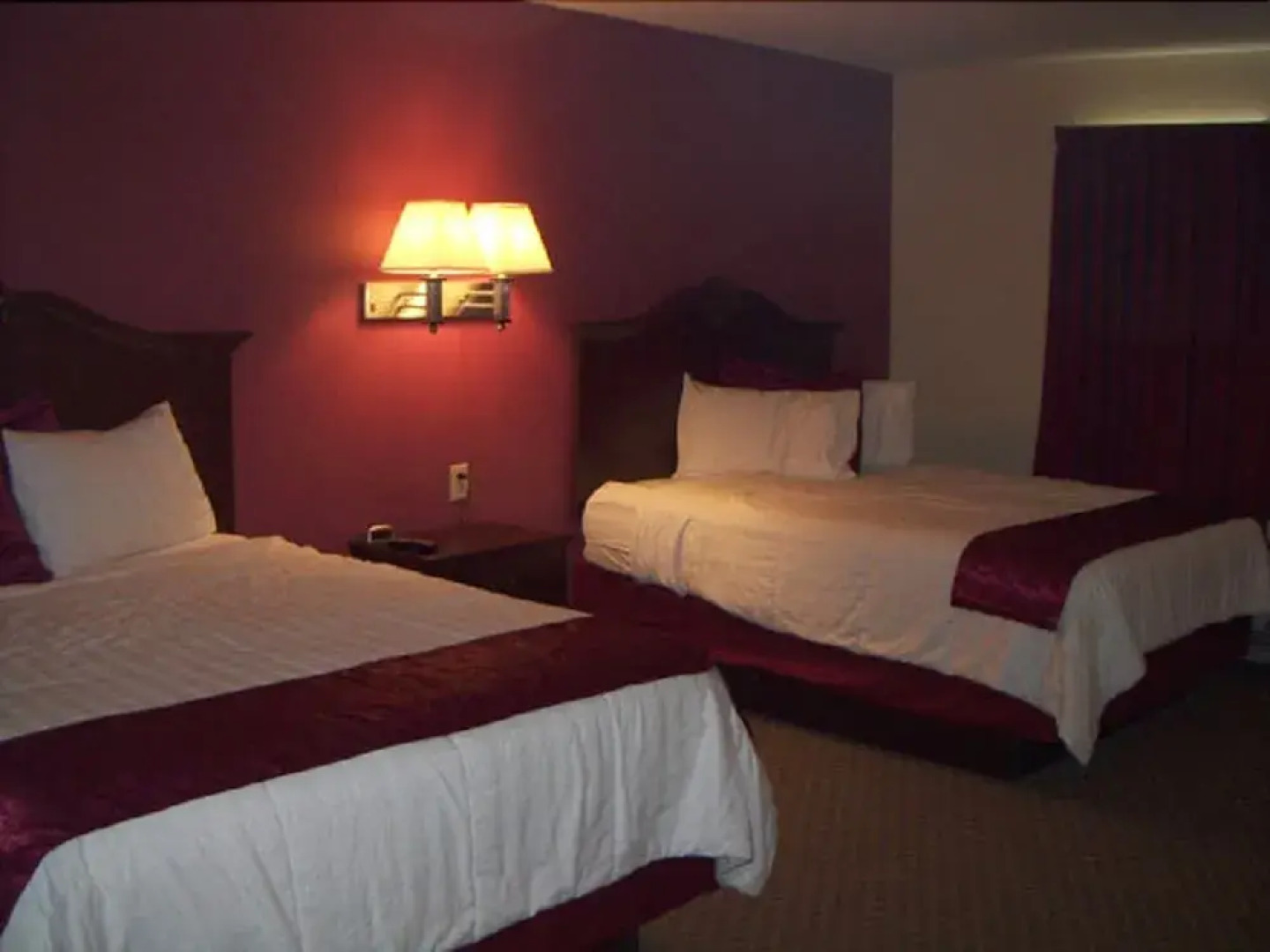 North Shore Inn & Suites