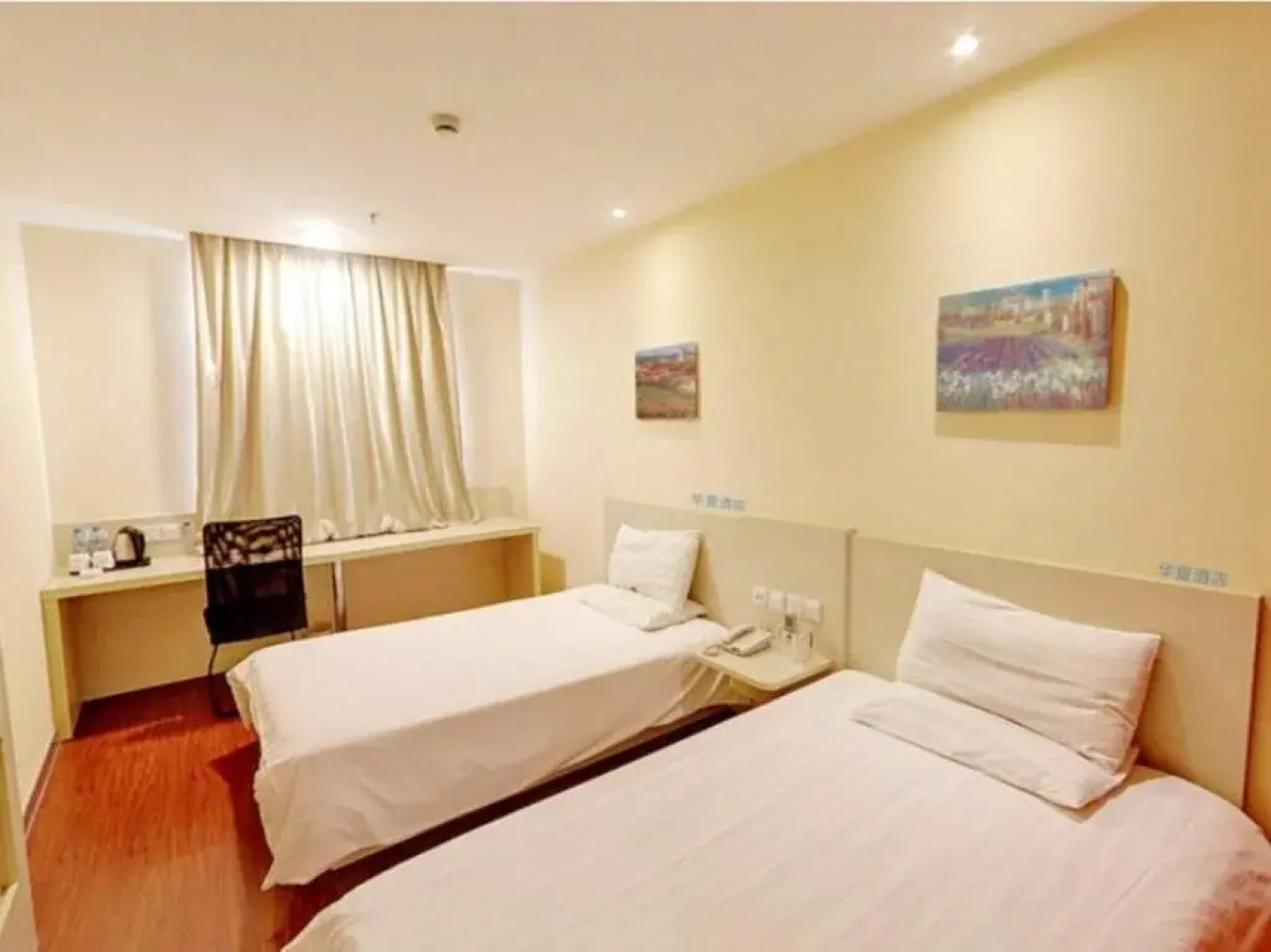 Tongren Huaxia Hotel