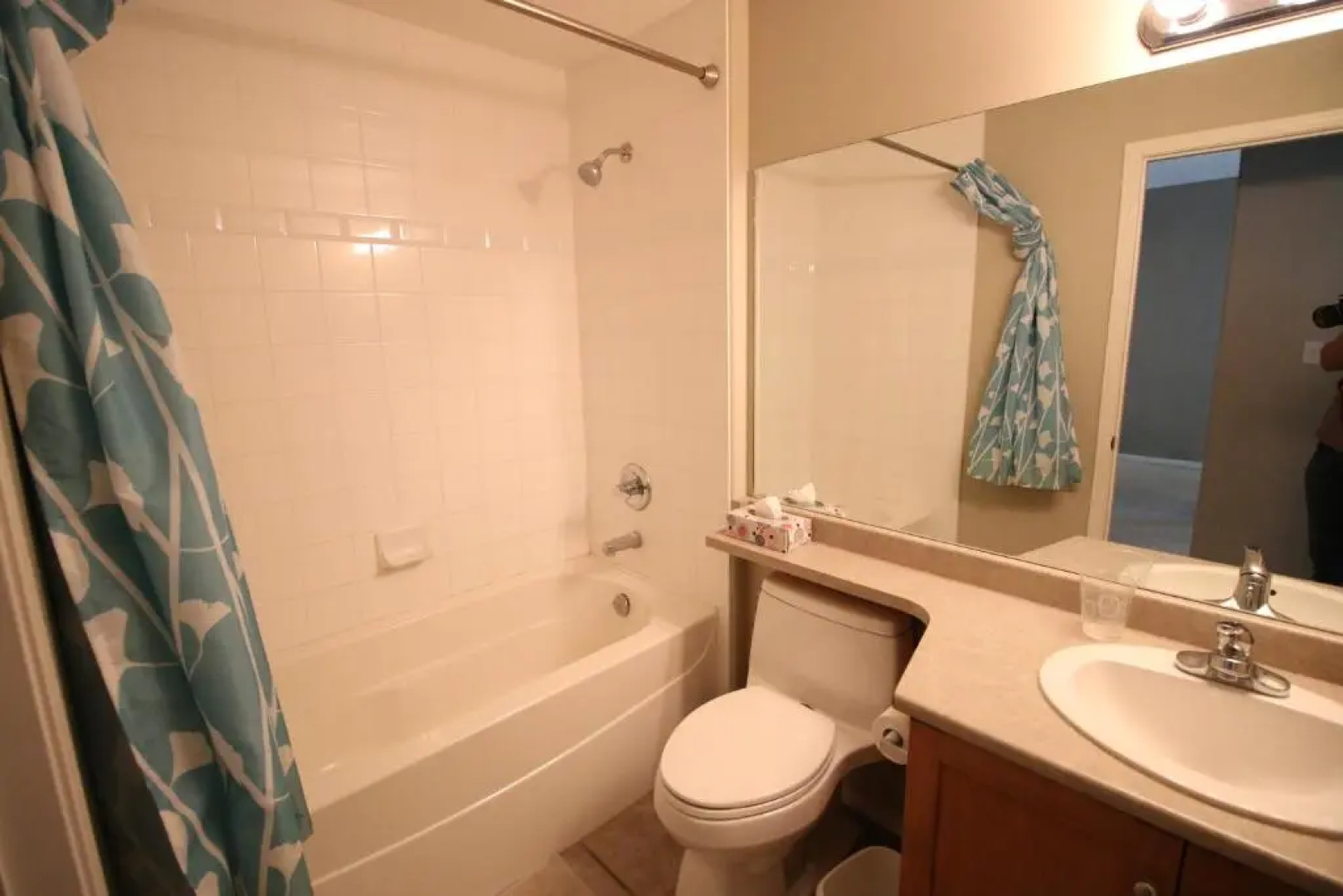 Sunset Waterfront Resort by Discover Kelowna Resort Accommodations