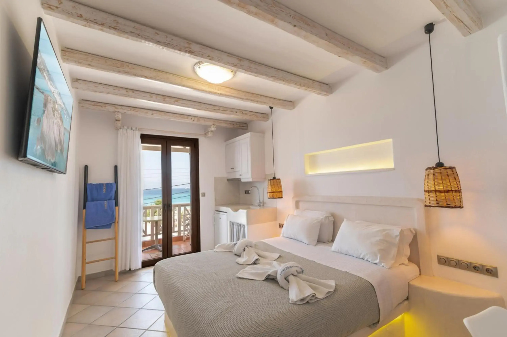 Birikos Hotel & Suites