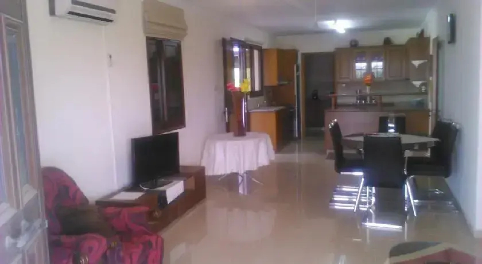 Sea View House in Maroni