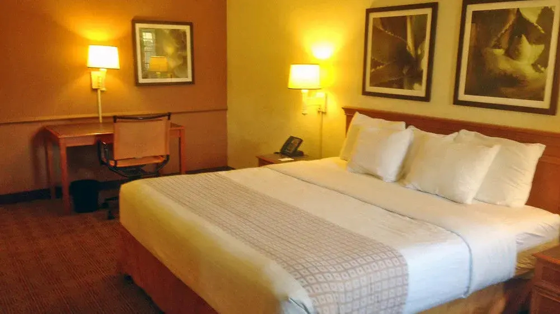 Days Inn & Suites by Wyndham Texas City