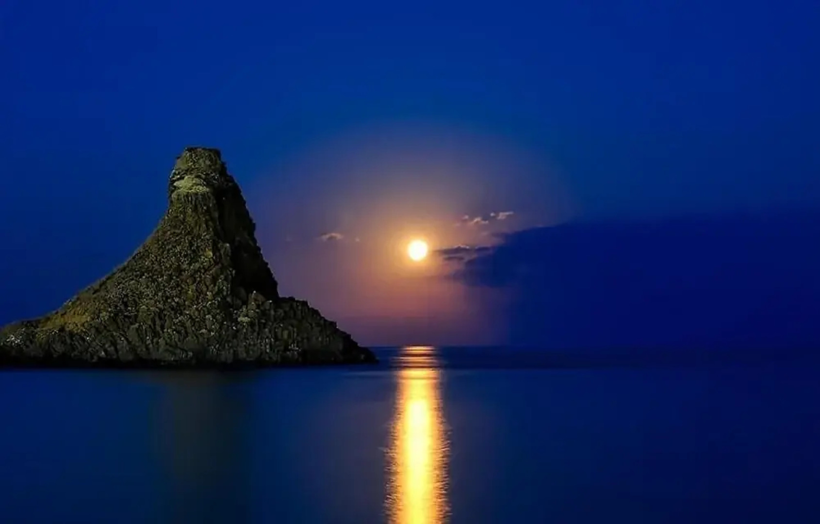 Beautiful Home in Santa Venerina With Outdoor Swimming Pool, Wifi and 6 Bedrooms