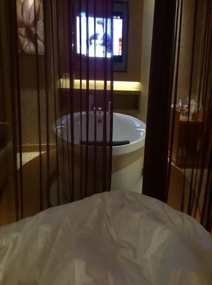 Xianning Youth Theme Hotel