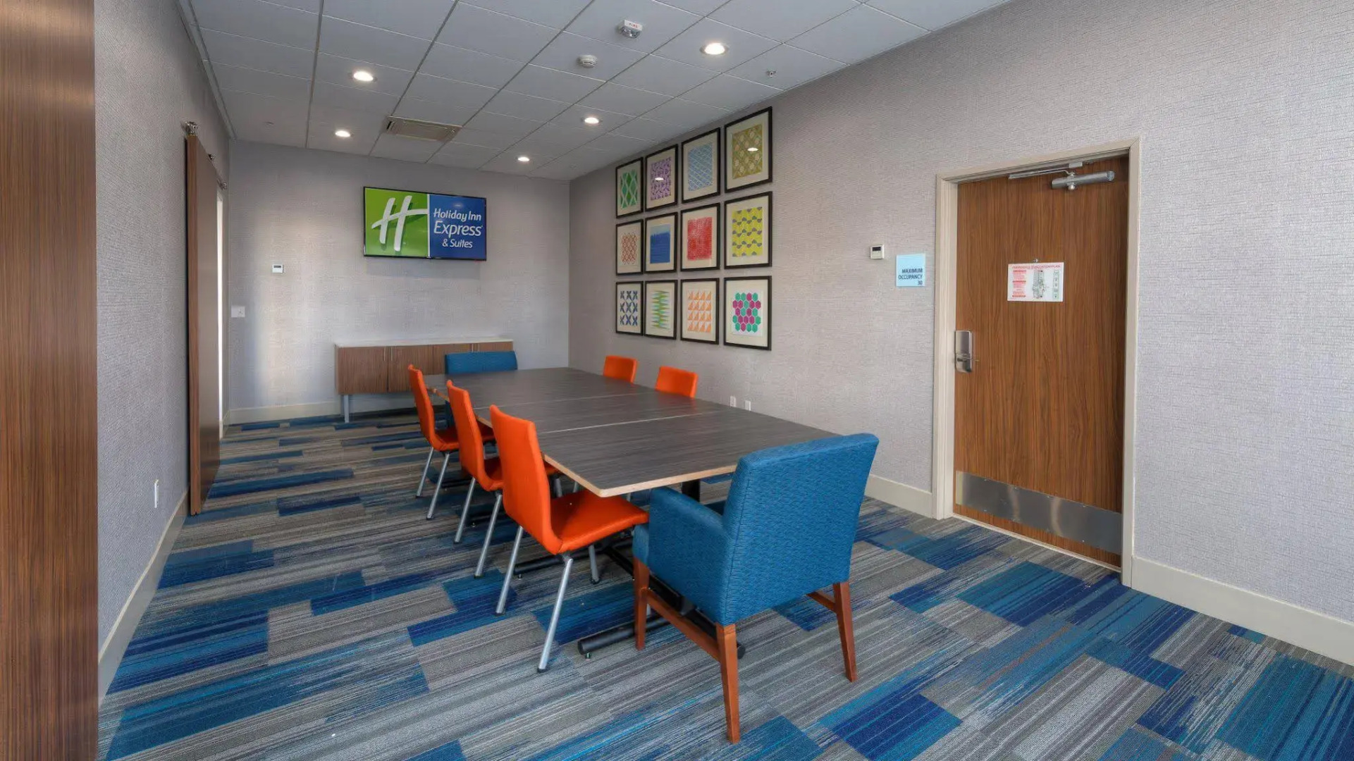 Holiday Inn Express & Suites Tulsa Midtown by IHG