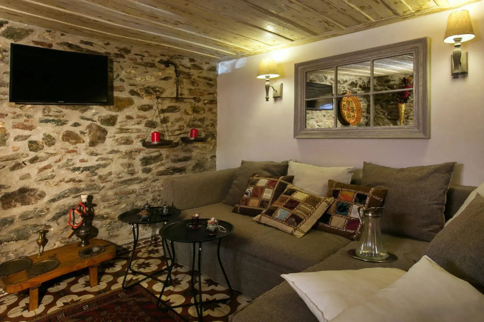 Classic Villa Ottoman