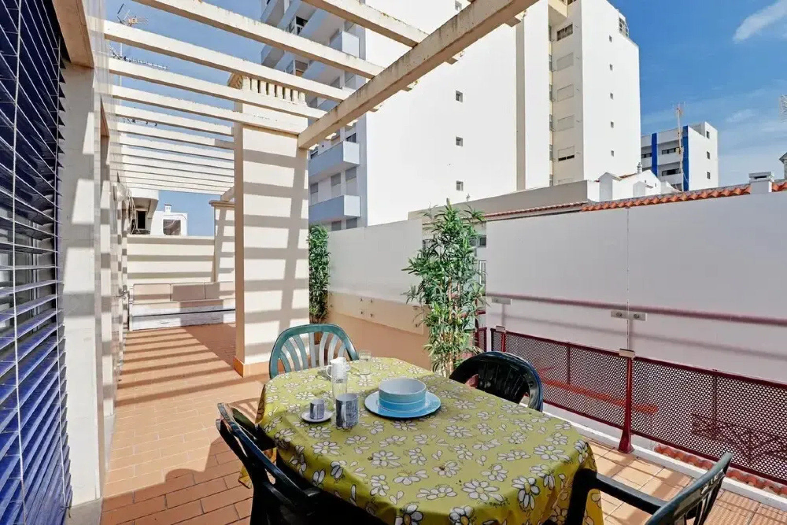 Monte Gordo Downtown by Homing