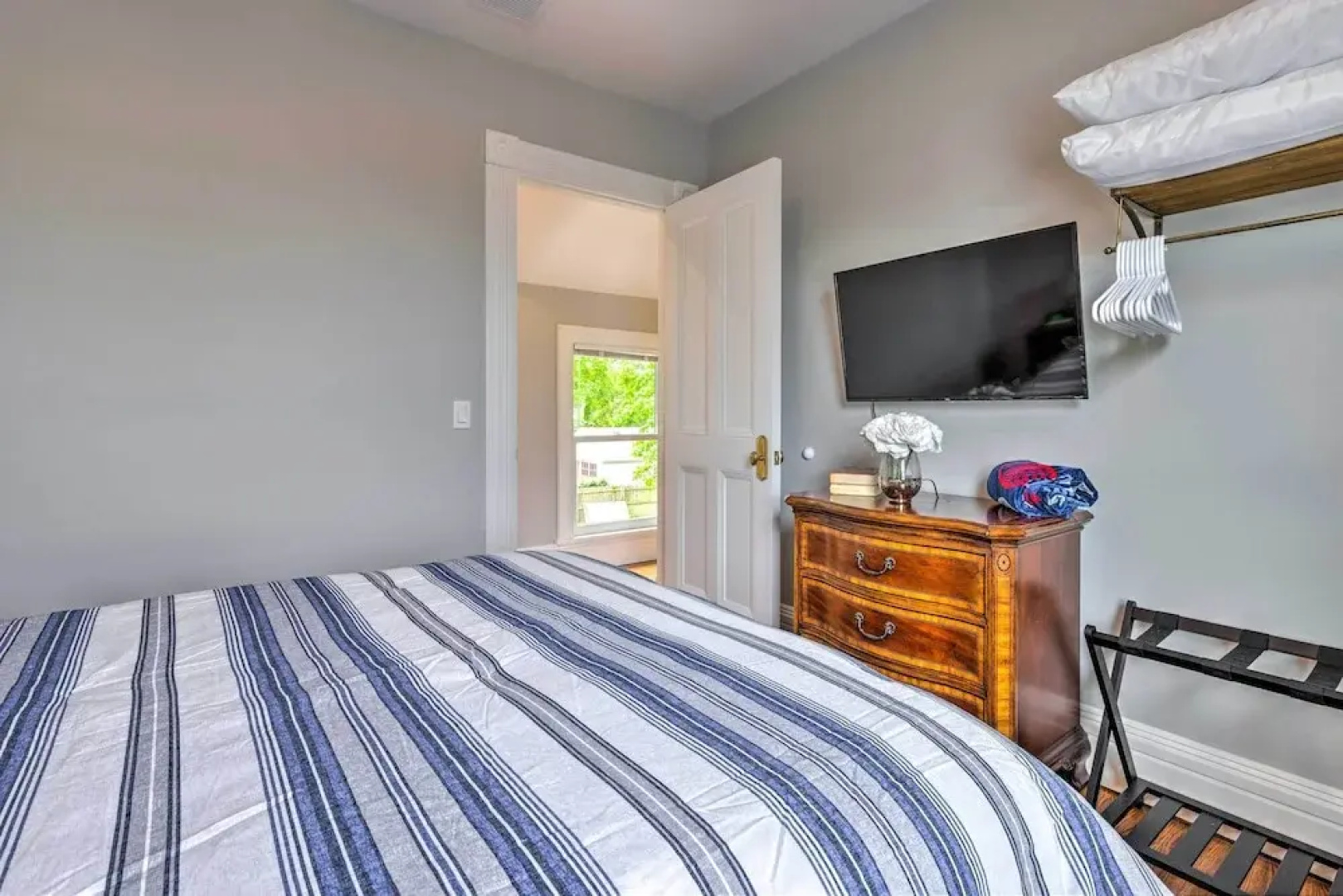 Charming Greenport Gem 1, 1 Mile to Ferry!
