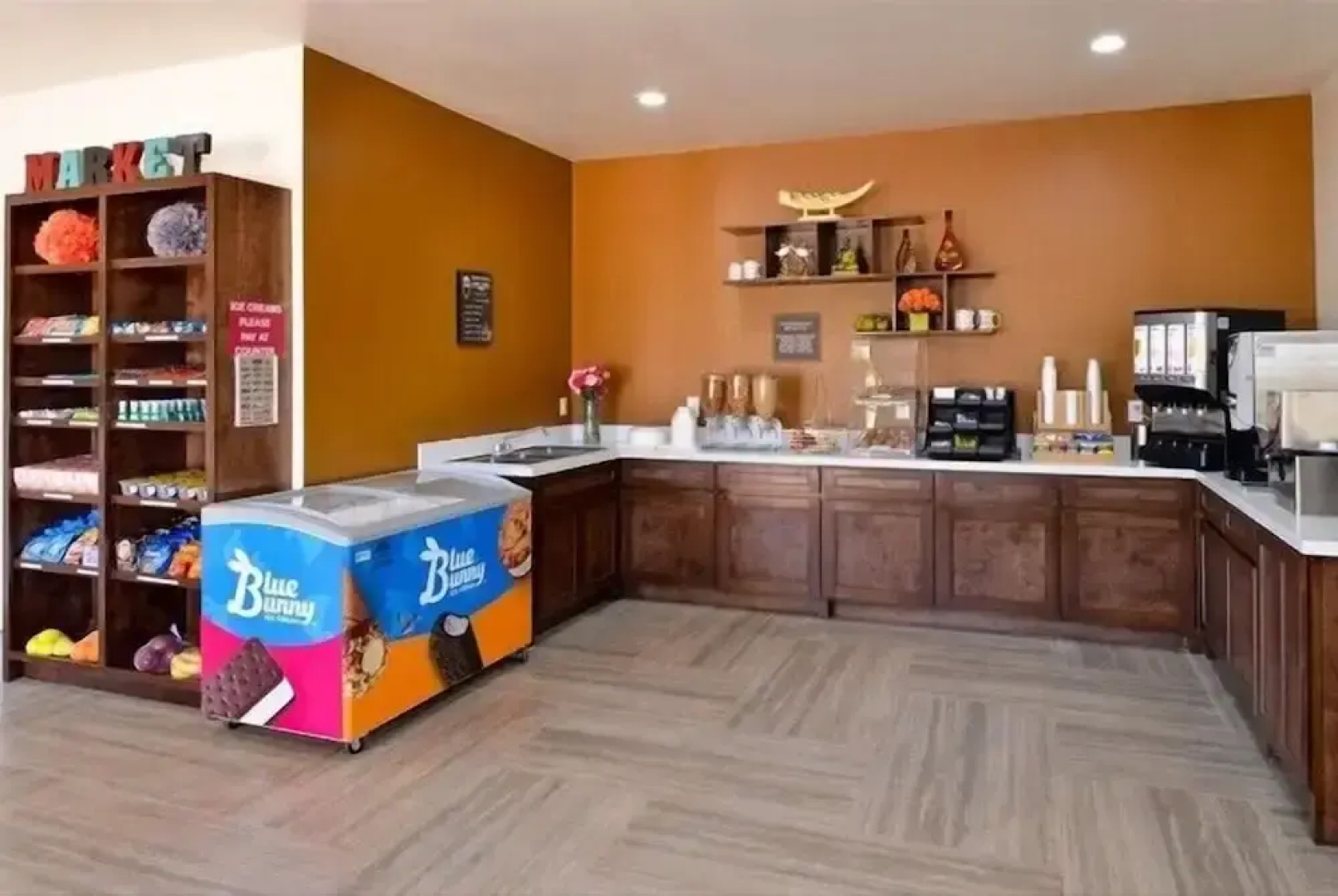 Scottish Inn & Suites
