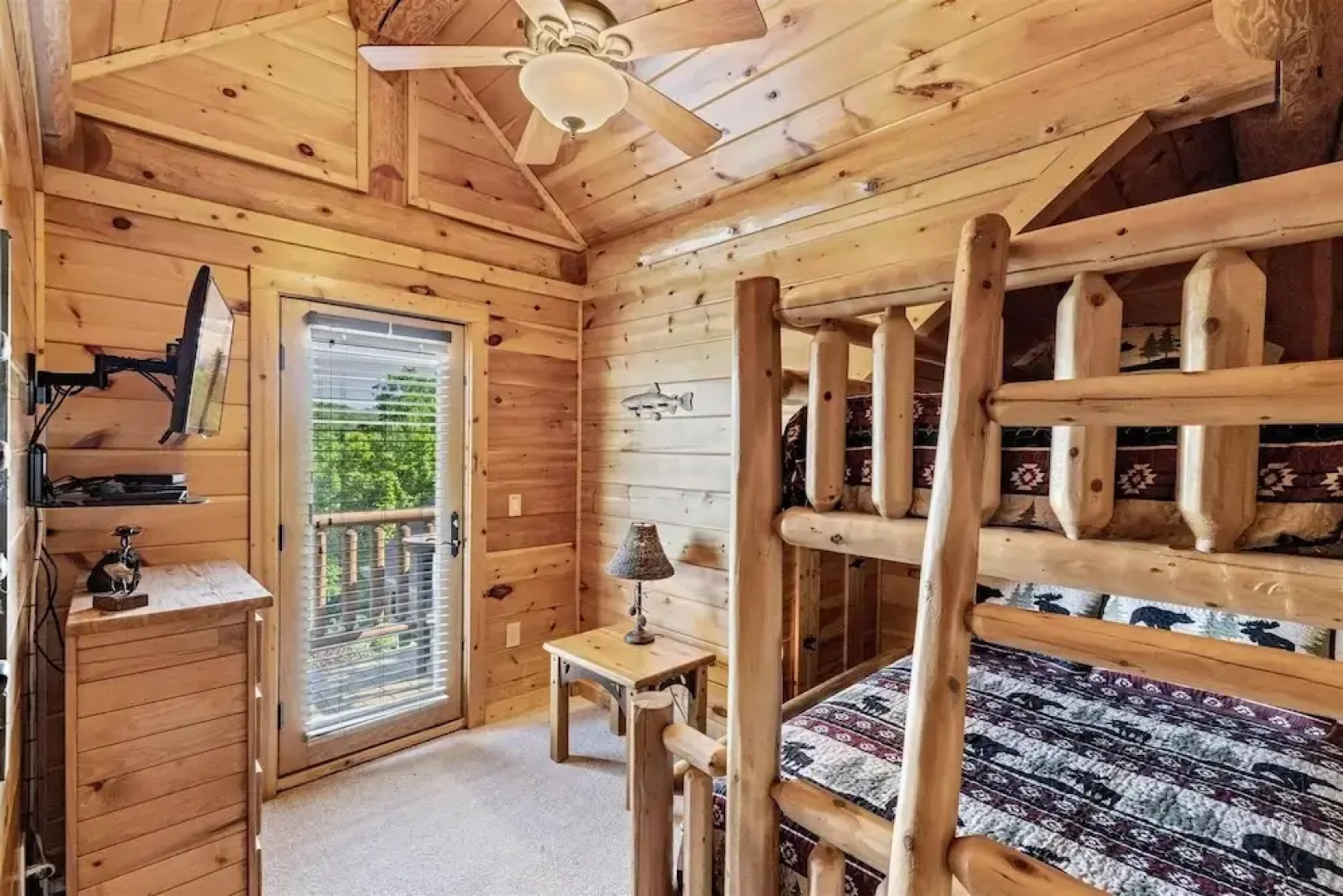 Paradise Point 4 Bedroom Cabin by RedAwning