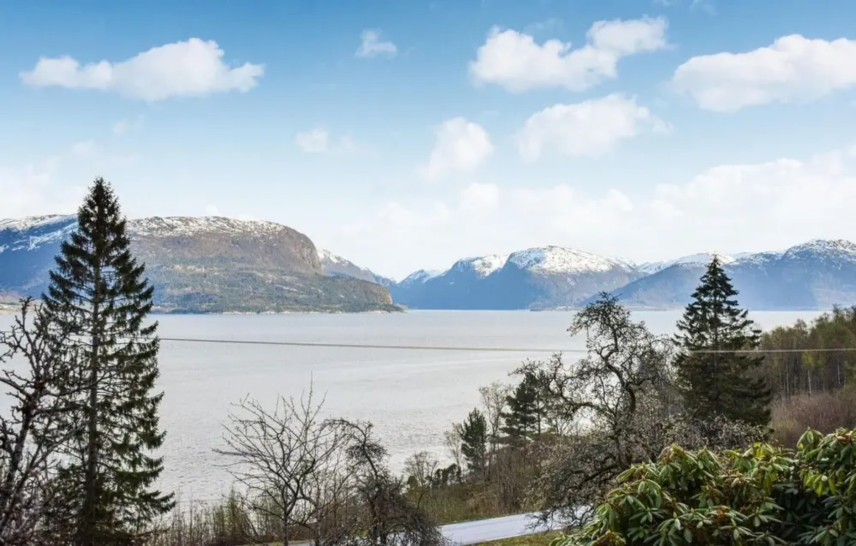 Nice Home in Lavik With Wifi and 5 Bedrooms