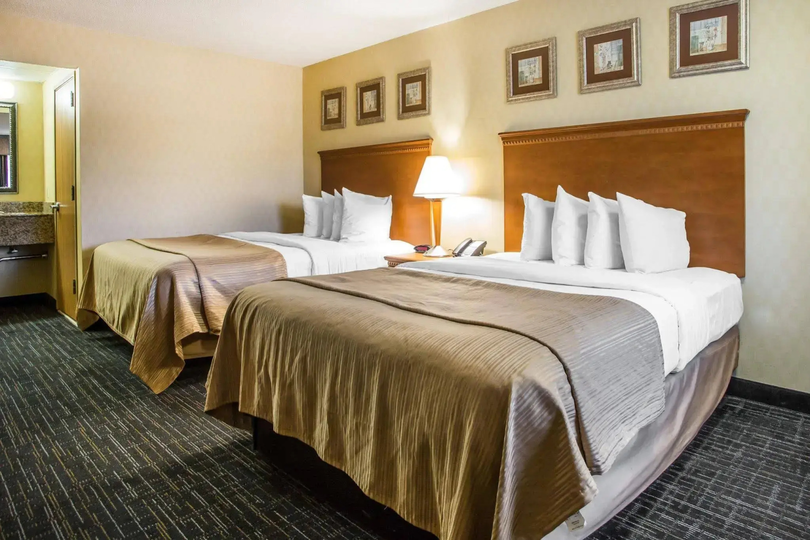 Hibiscus Inn & Suites