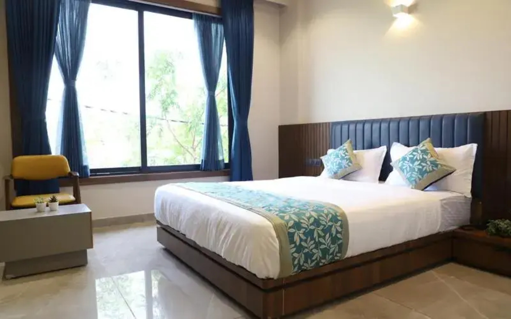 Hotel Maple Tree Inn