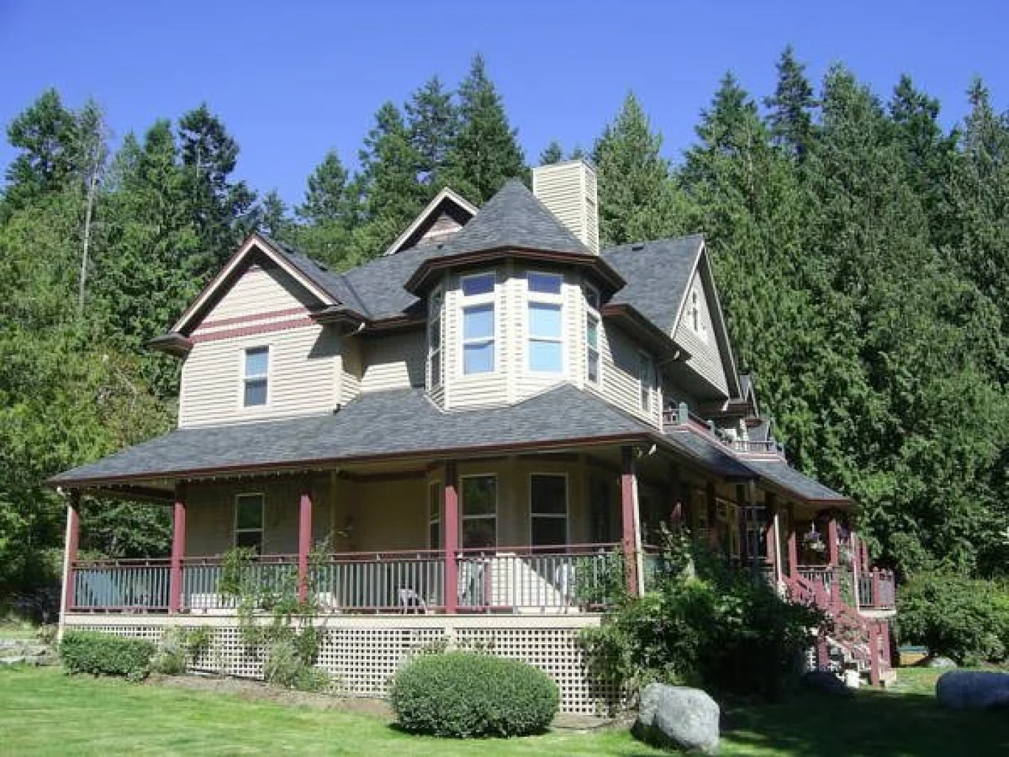 The Artist and The Quiltmaker - Victorian Bed and Breakfast