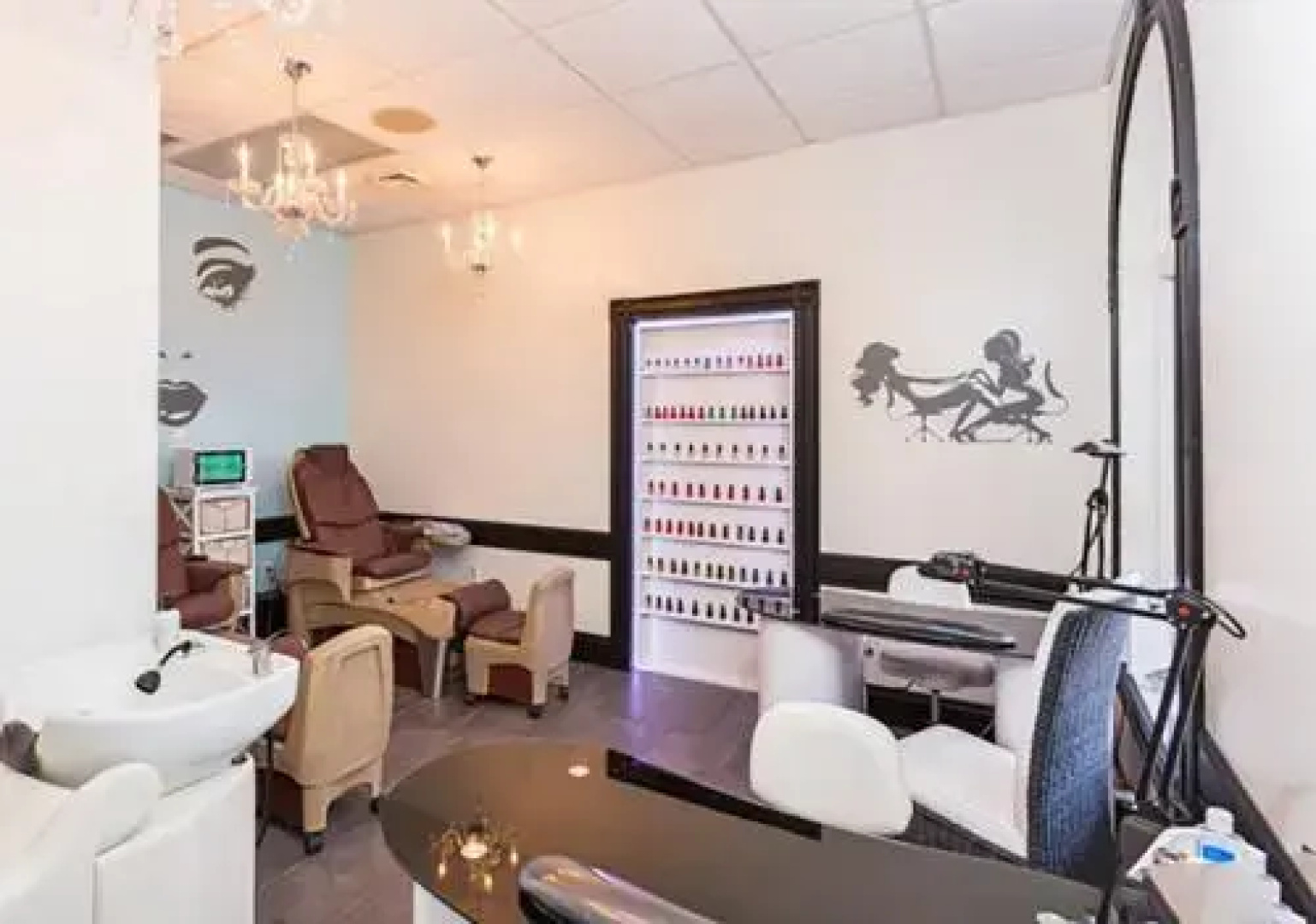 R448MIRA Miramar Delight 4 Br villa by RedAwning