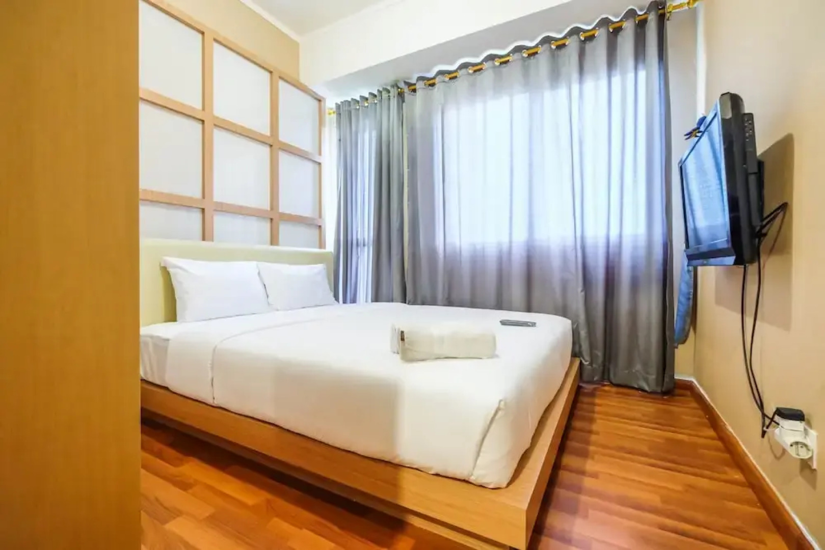 Comfortable 1Br The Oasis Lippo Cikarang Apartment