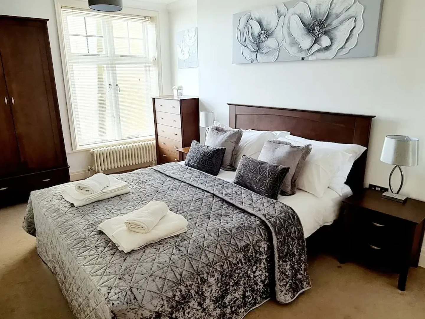 Shore Thing - Beachfront Apartment - Sleeps 4