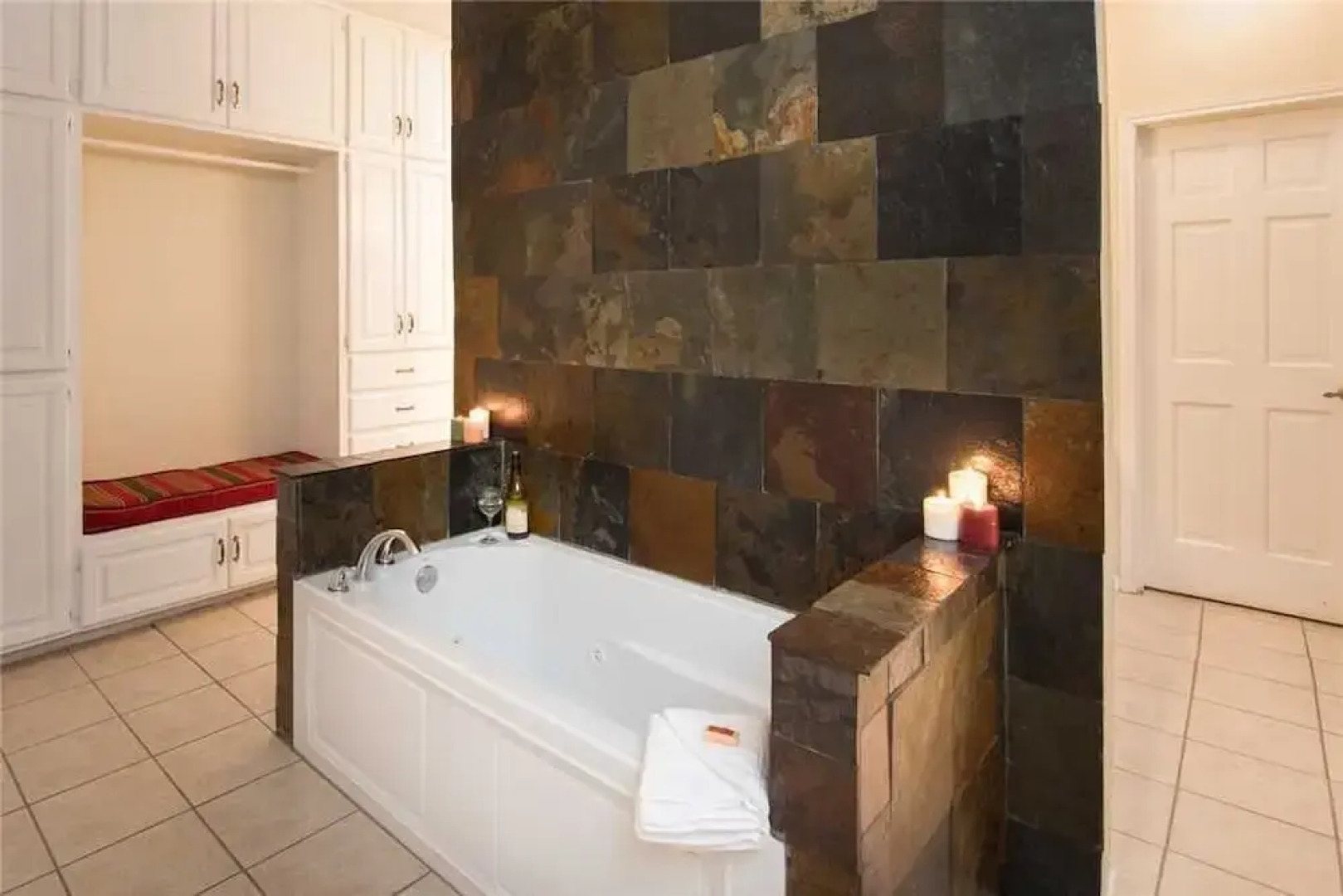 Blue Bear Retreat - Eight Bedroom Cabin