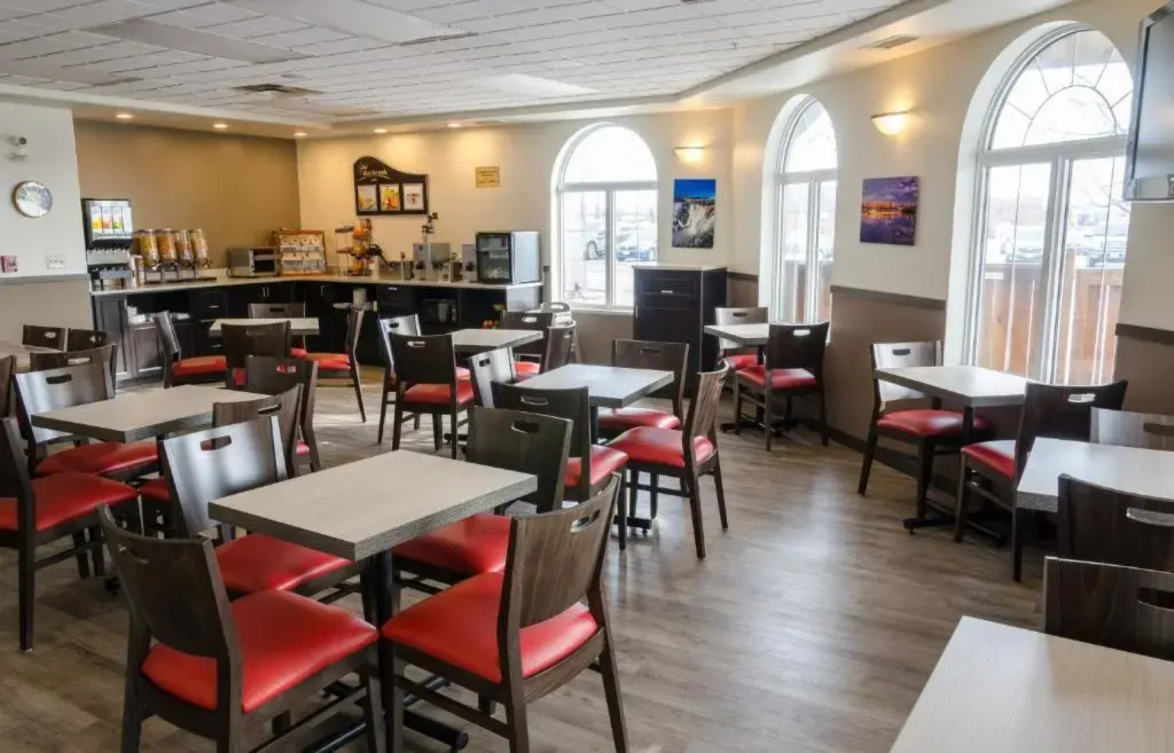 Days Inn & Suites - Thunder Bay
