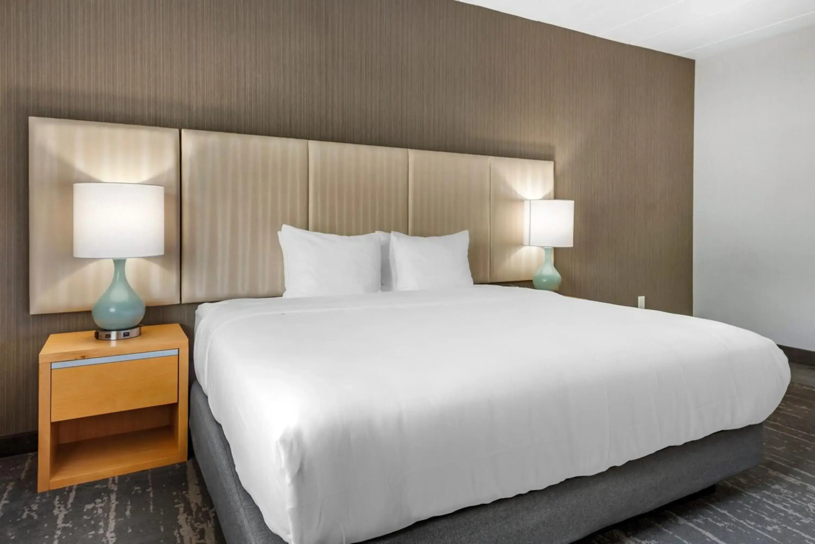 Somerset Lofts, Ascend Hotel Collection