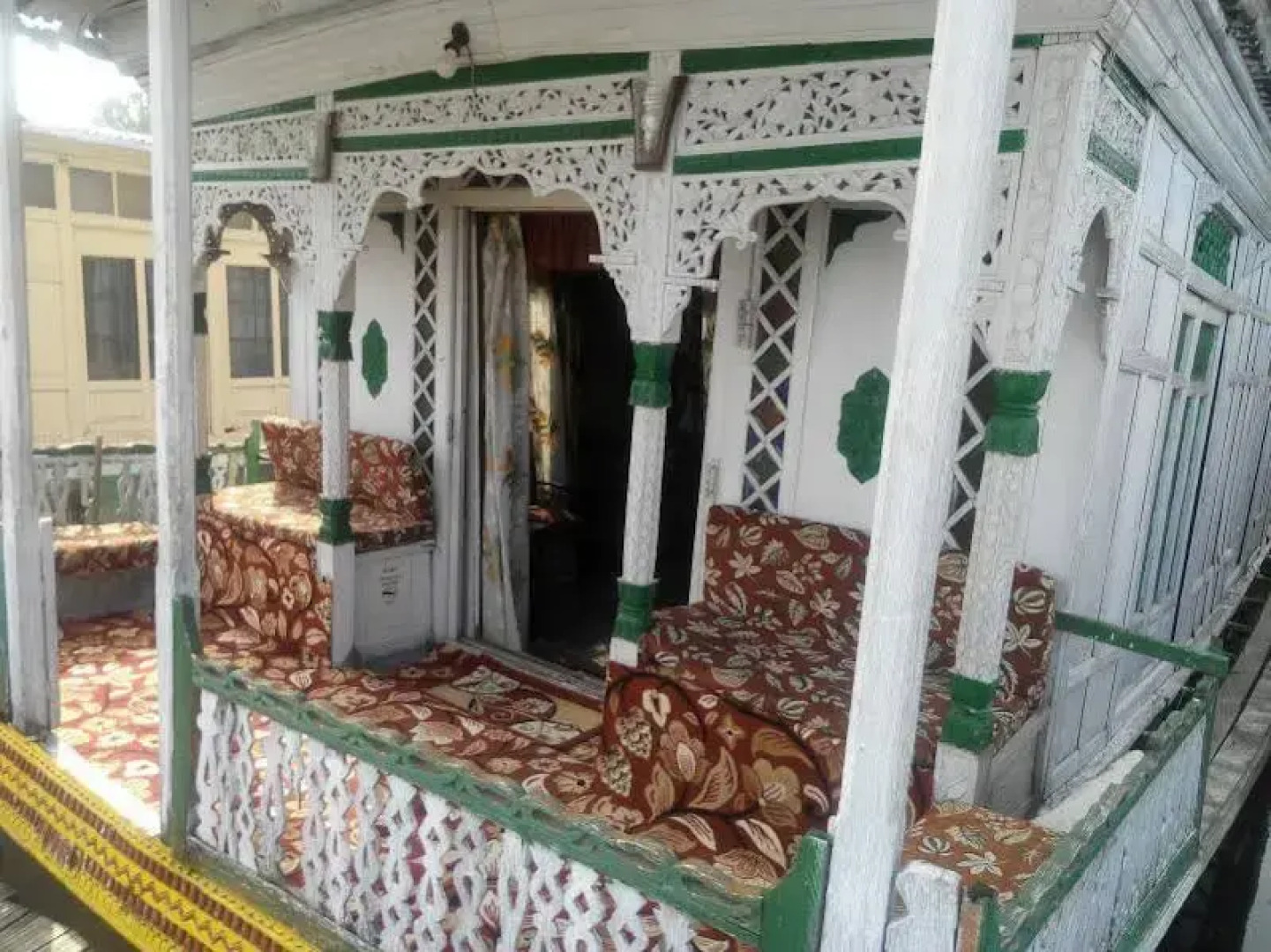 New Retreet Group of Houseboats