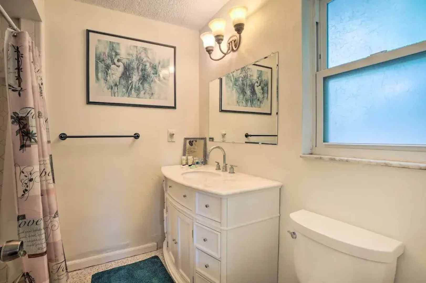 Vibrant Largo Home: Heated Pool, Lake Views!